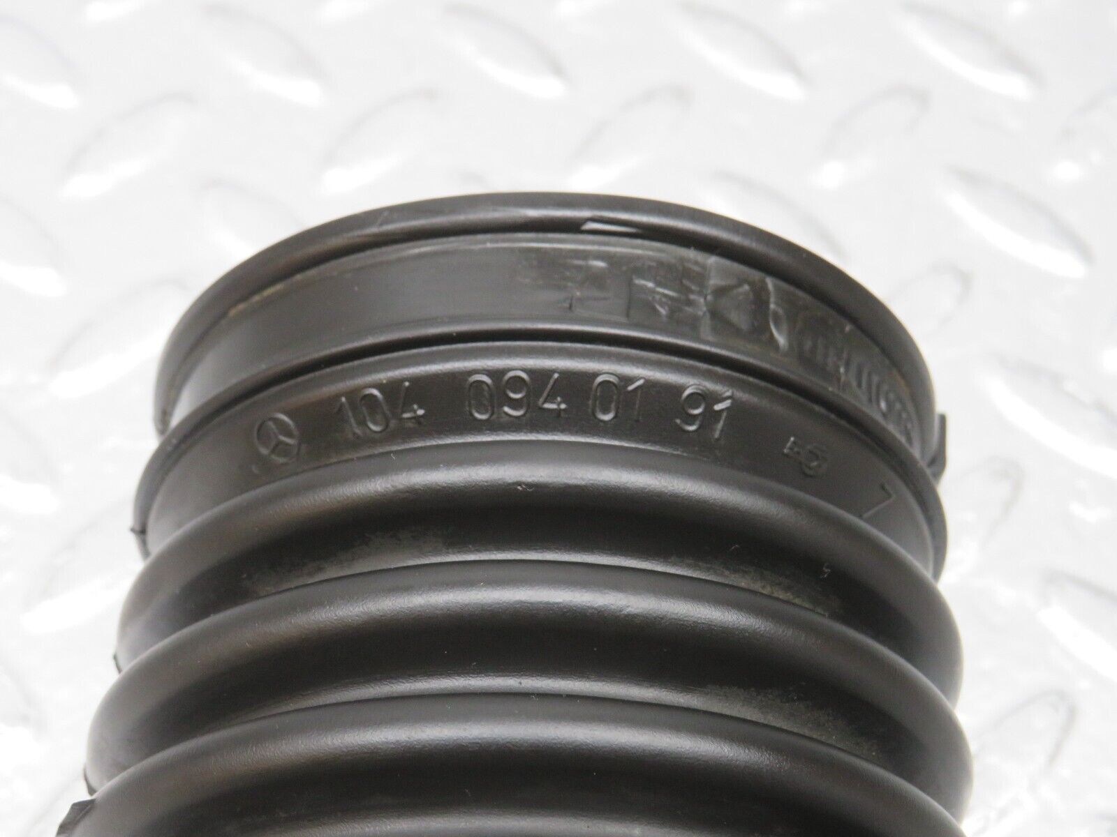 38275 Mercedes-Benz R129 280SL Coupe Air Intake Hose 1040940191