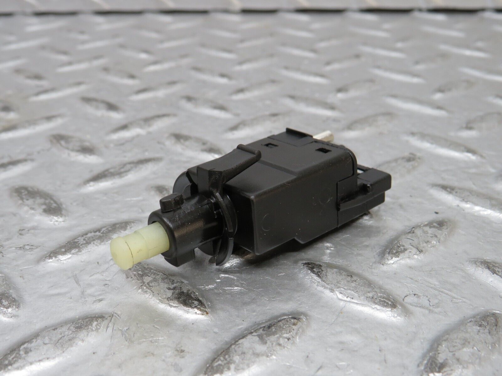 27698 Mercedes-Benz S124 300TE Wagon Brake Light Switch 0005457709