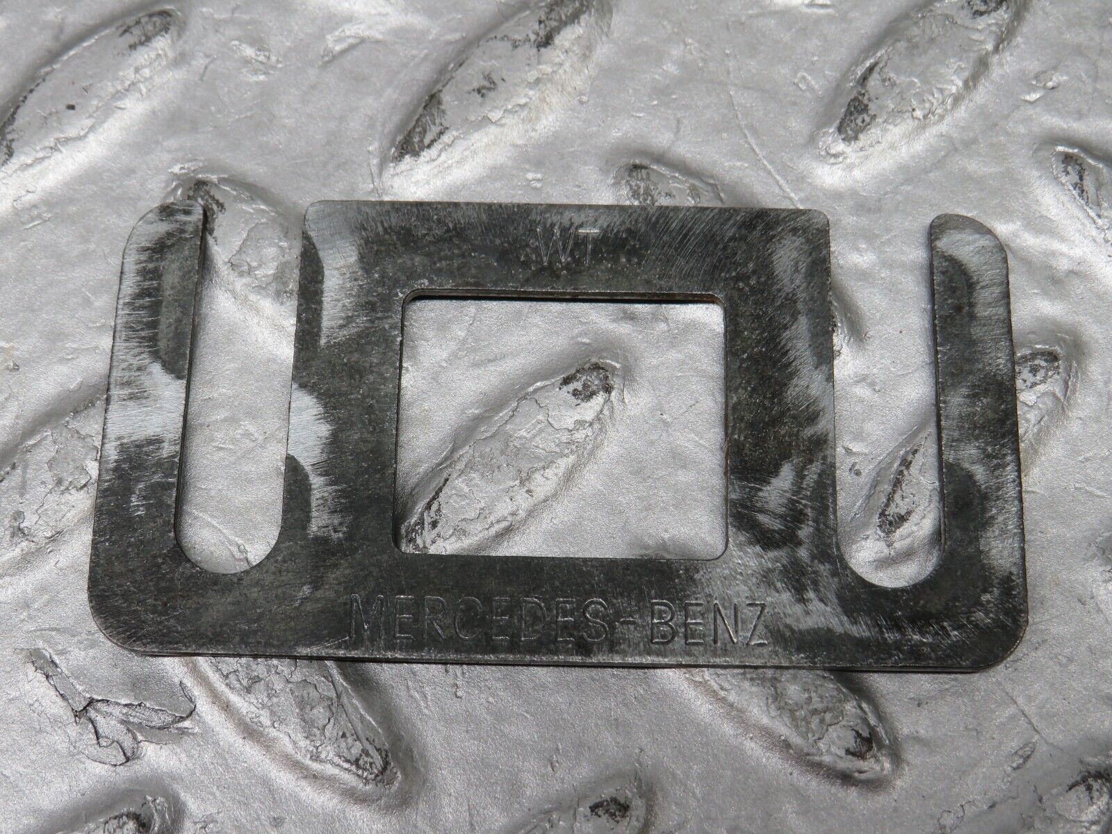 37093 Mercedes-Benz C126 420SEC Coupe Door Lock Latch Left