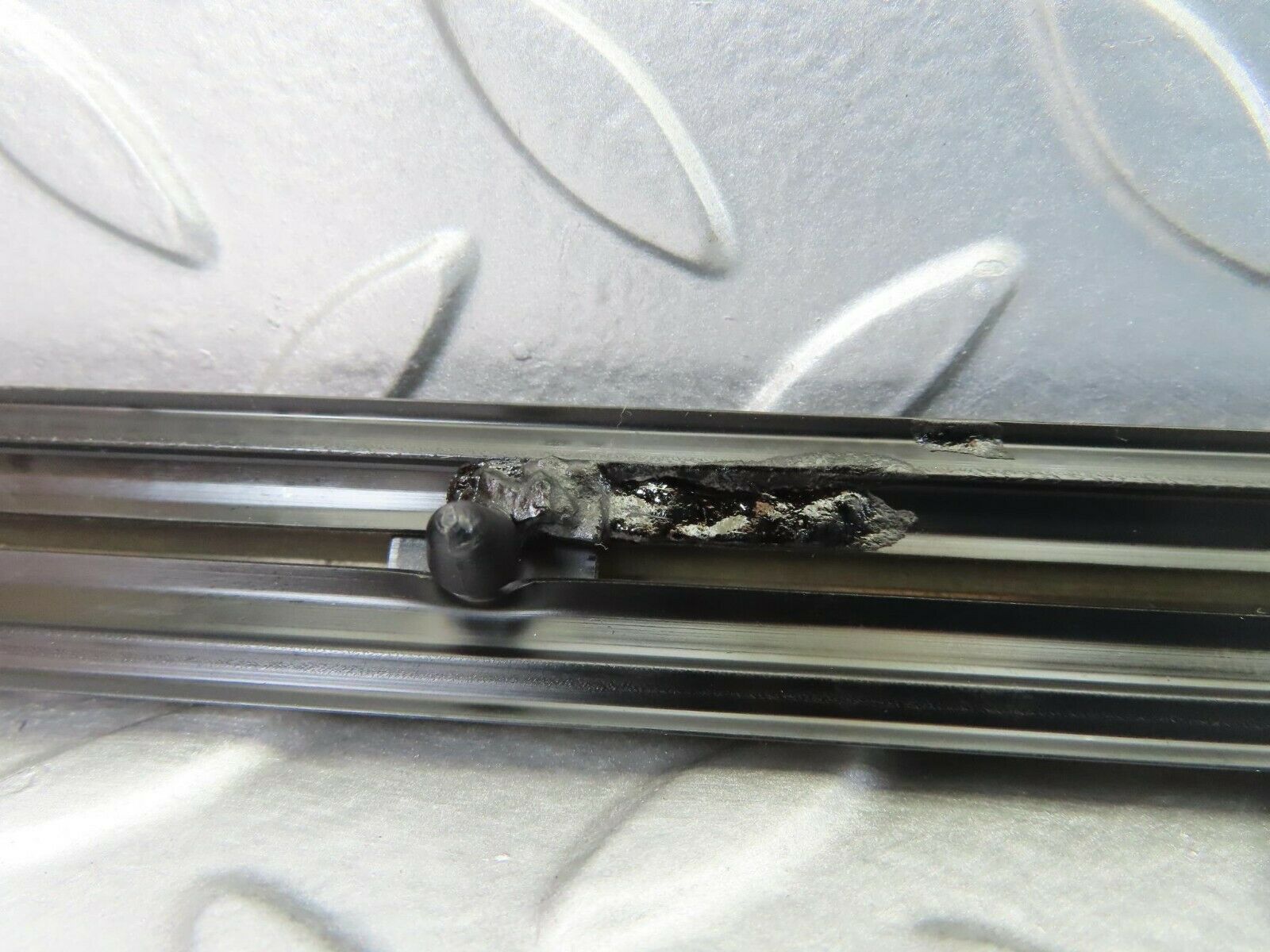 10273 Mercedes-Benz W123 Front Right Fender Wing Centre Moulding Trim