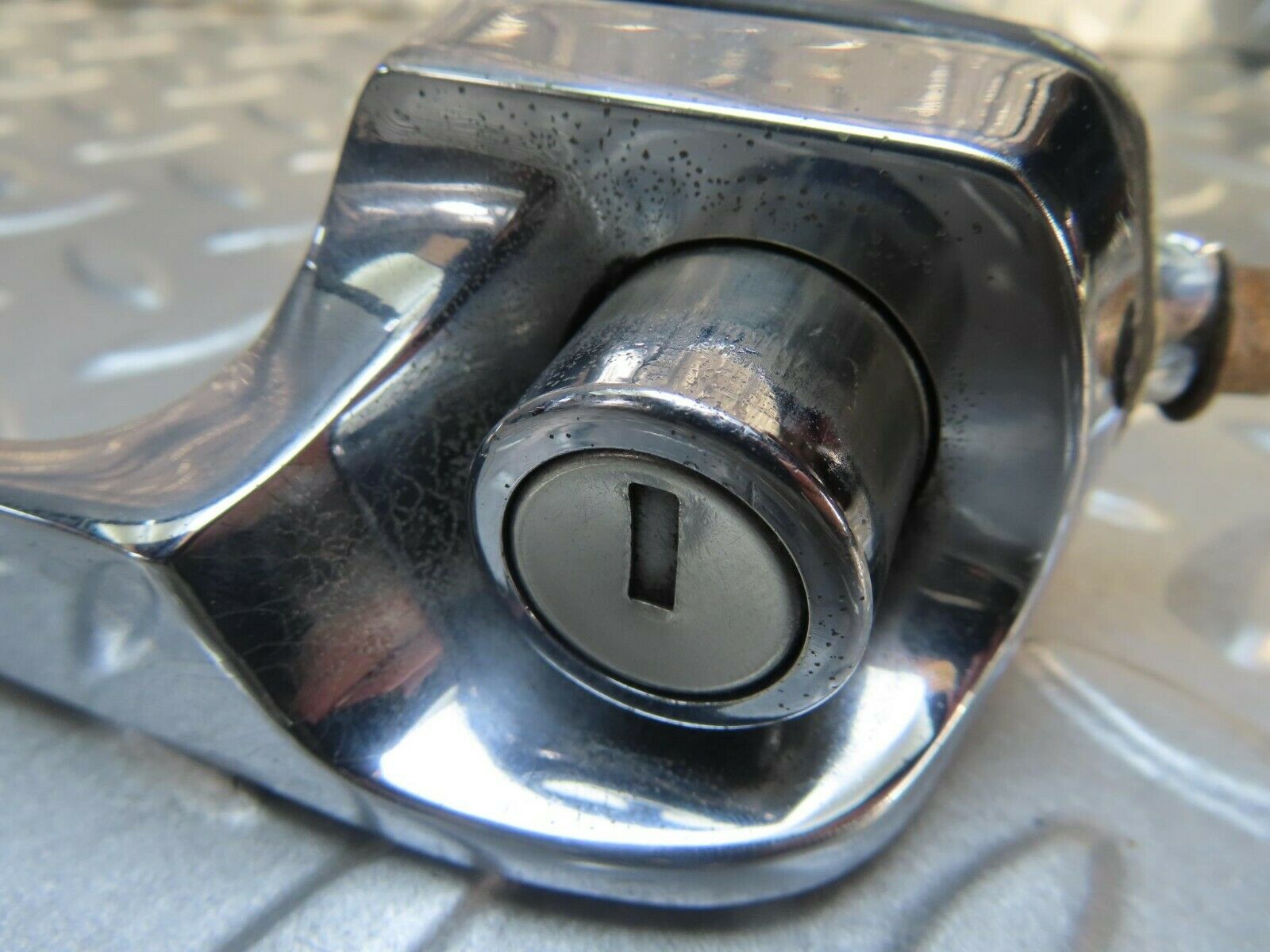 8731 Mercedes-Benz W108 Chrome Door Handle Front Left No Key 1087660801