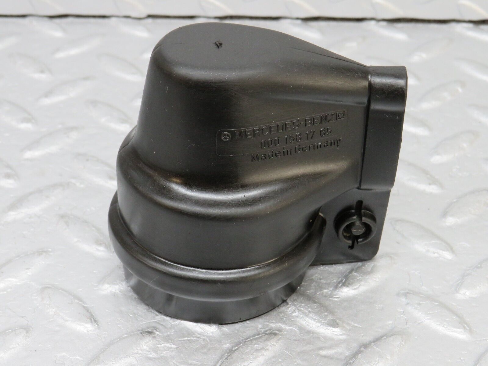 36569 Mercedes-Benz W201 190E 2.0L Ignition Coil Protective Cap 0001581785