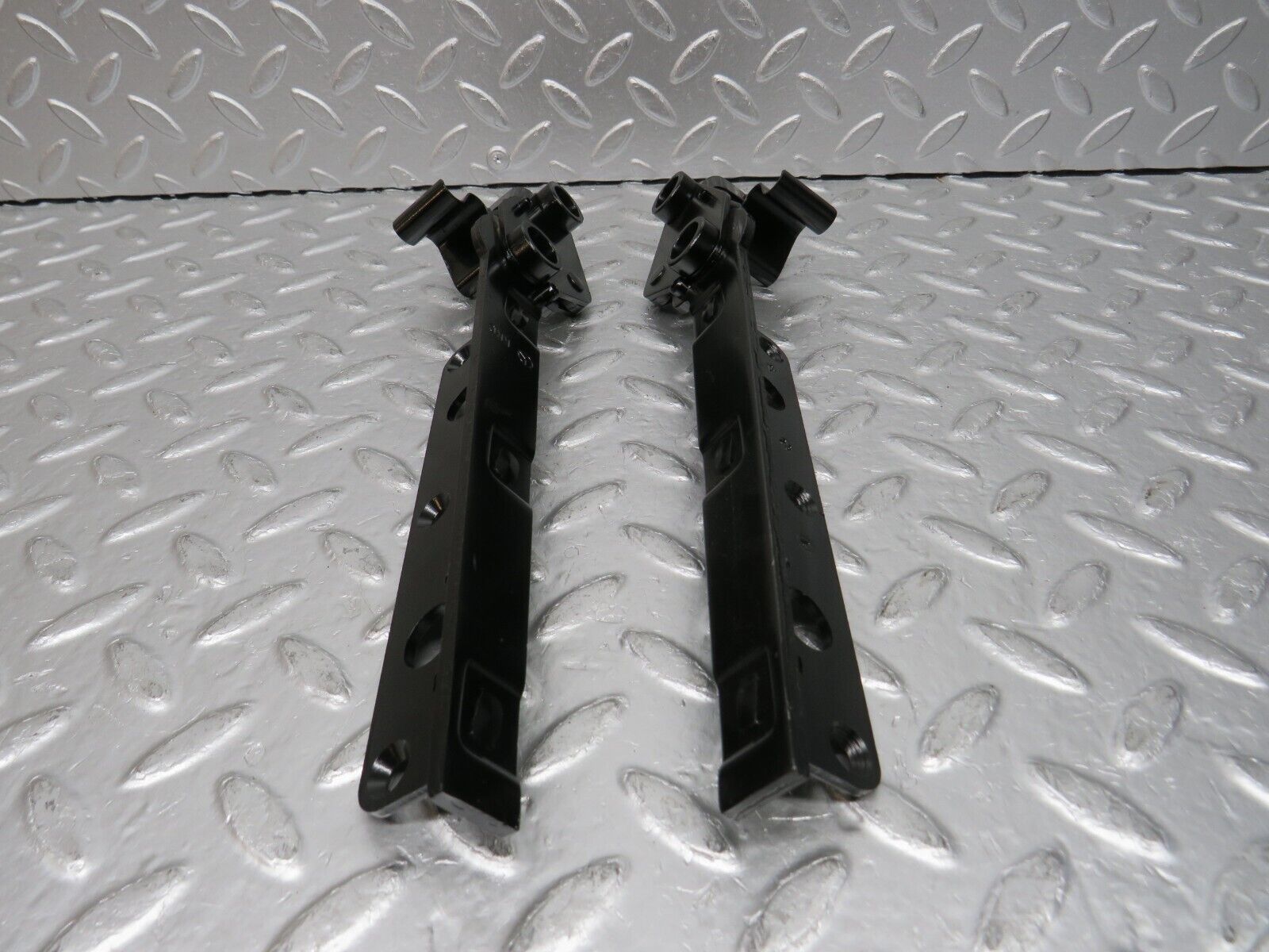 32546 Mercedes-Benz S124 300TE Wagon Trunk Floor Cover Hinge Pair