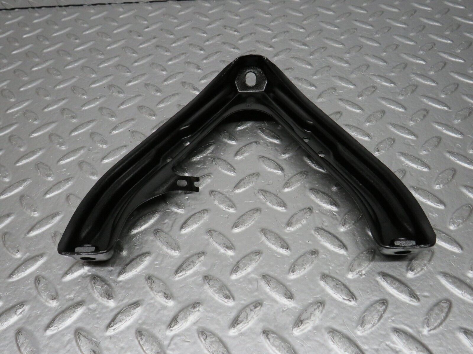 31693 Mercedes-Benz W201 190LE 1.8L Air Intake Manifold Bracket