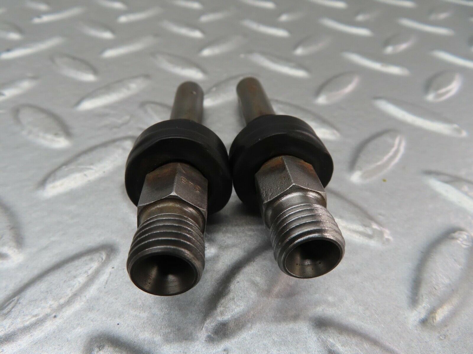 15330 Mercedes-Benz W123 230E 2x Fuel Injectors Bosch 0437502010