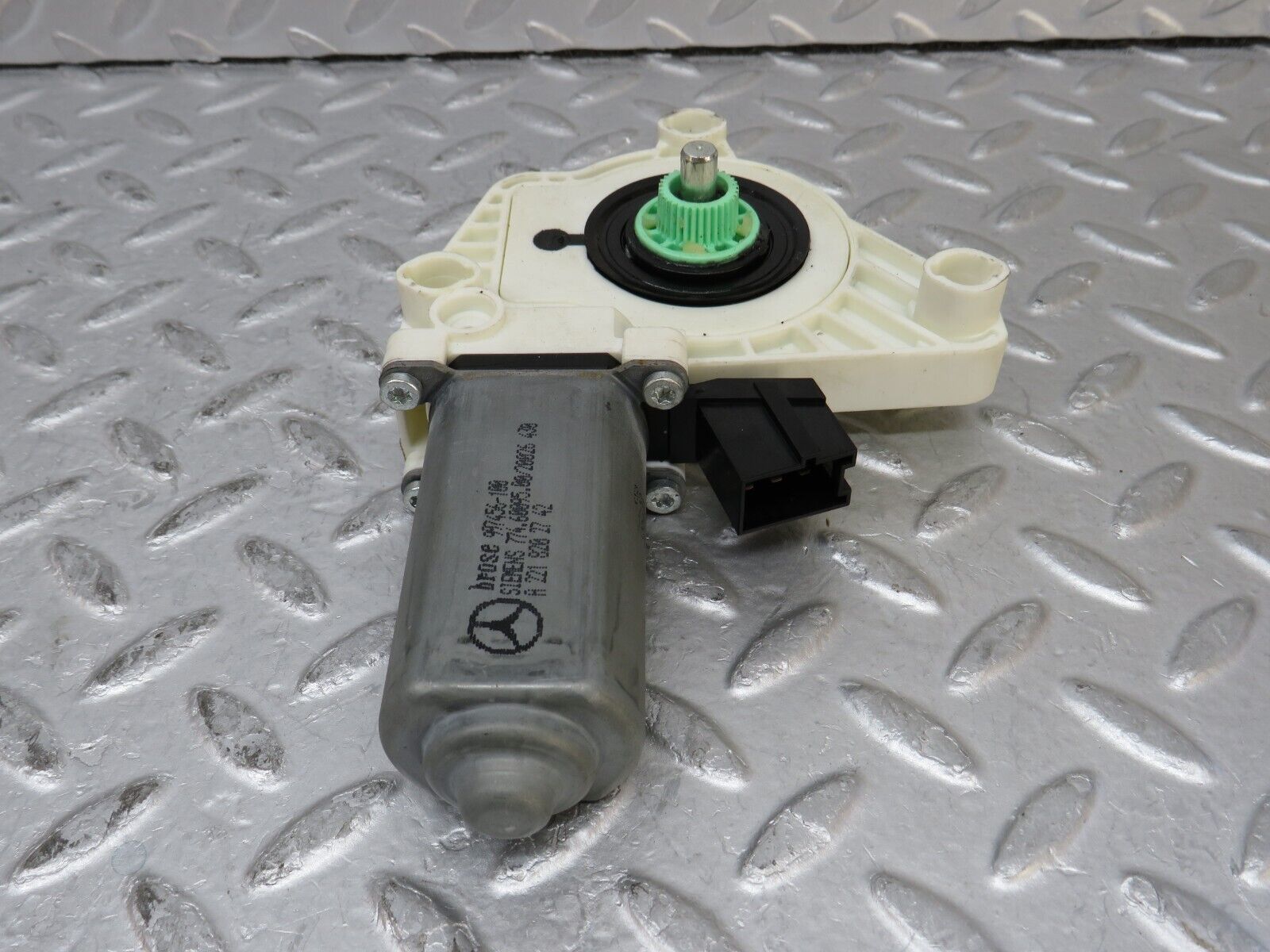 35173 Mercedes-Benz W221 Front Left Window Regulator Motor 2218202742