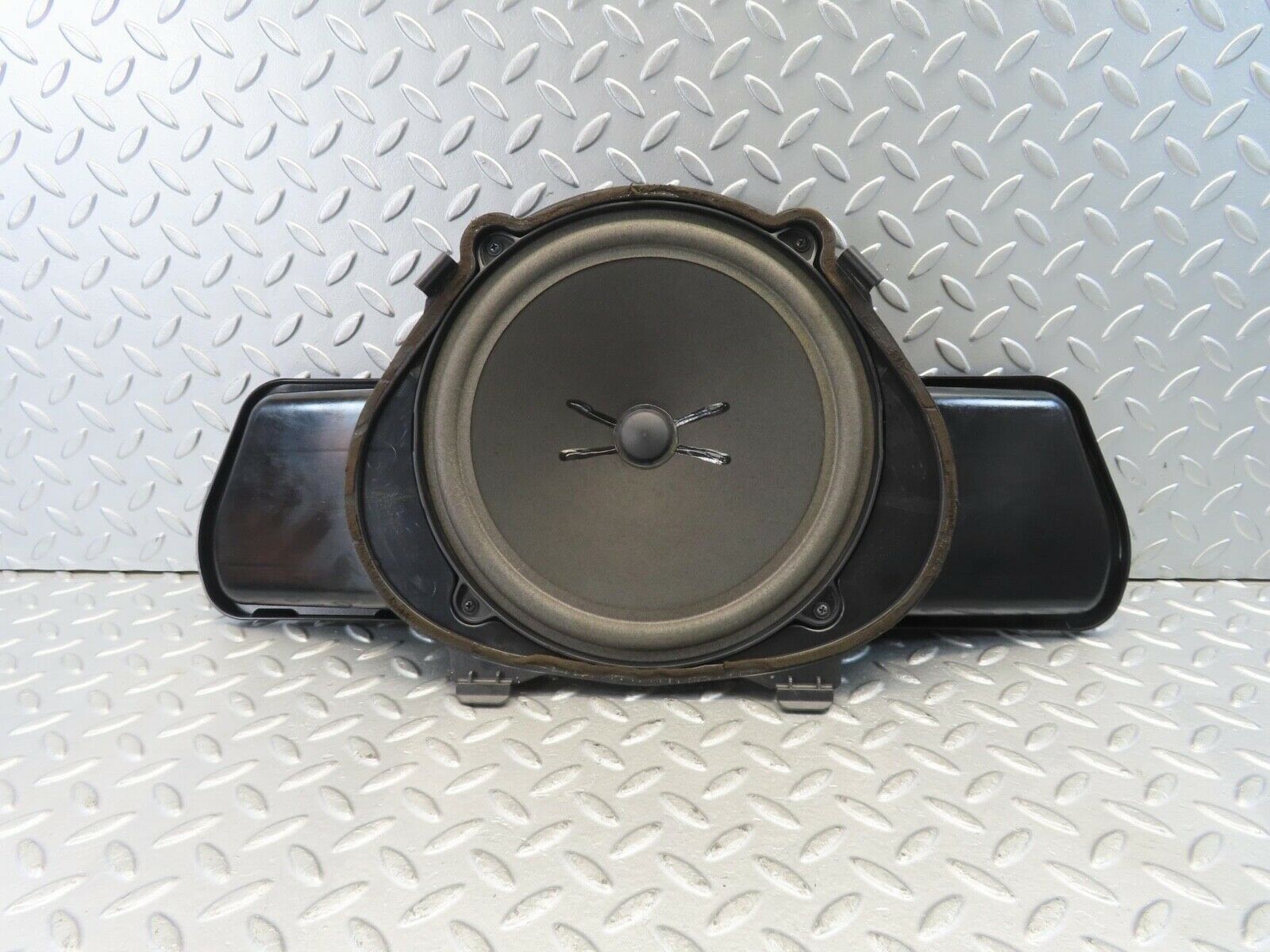 11109 Mercedes-Benz W221 S320 Subwoofer 2218202402