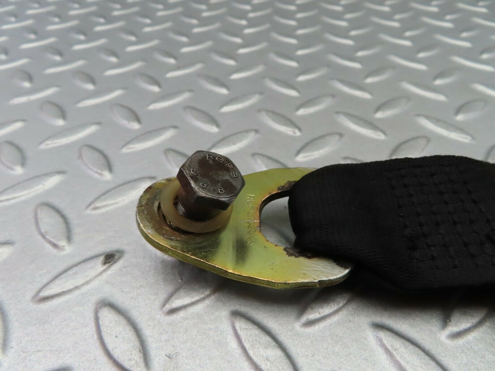 5774 Mercedes-Benz W123 200 Front Right Seat Belt