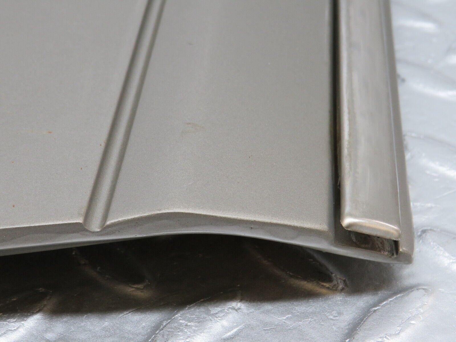 35968 Mercedes-Benz W126 420SE Front Left Fender Wing Moulding Trim 1266903540