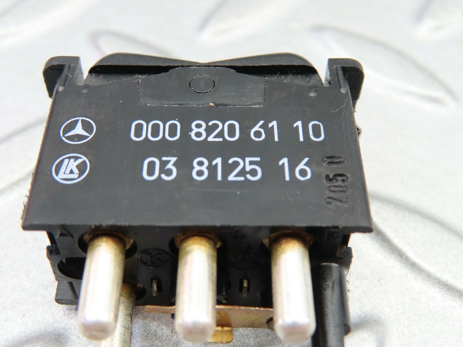 6112 Mercedes-Benz W126 380SE Rear Window Defroster Switch 0008206110