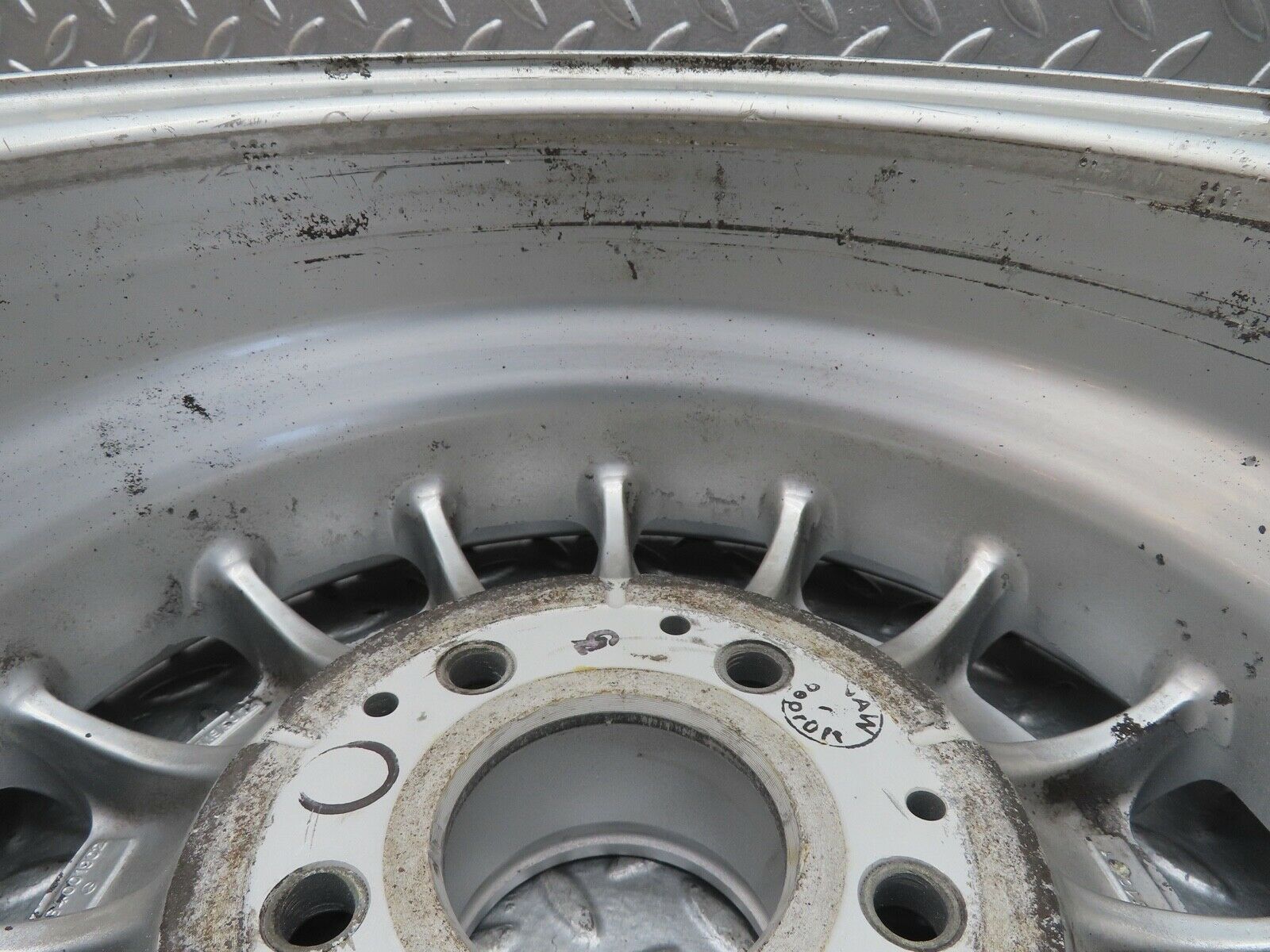 18807 Mercedes-Benz Alloy Wheel Mexican Hat 6Jx14H2 ET30 1264001902