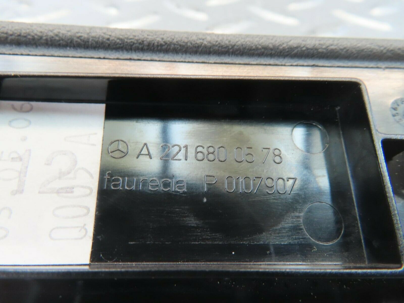 11139 Mercedes-Benz W221 S320 CD Player Lower Cover Panel 2216800578