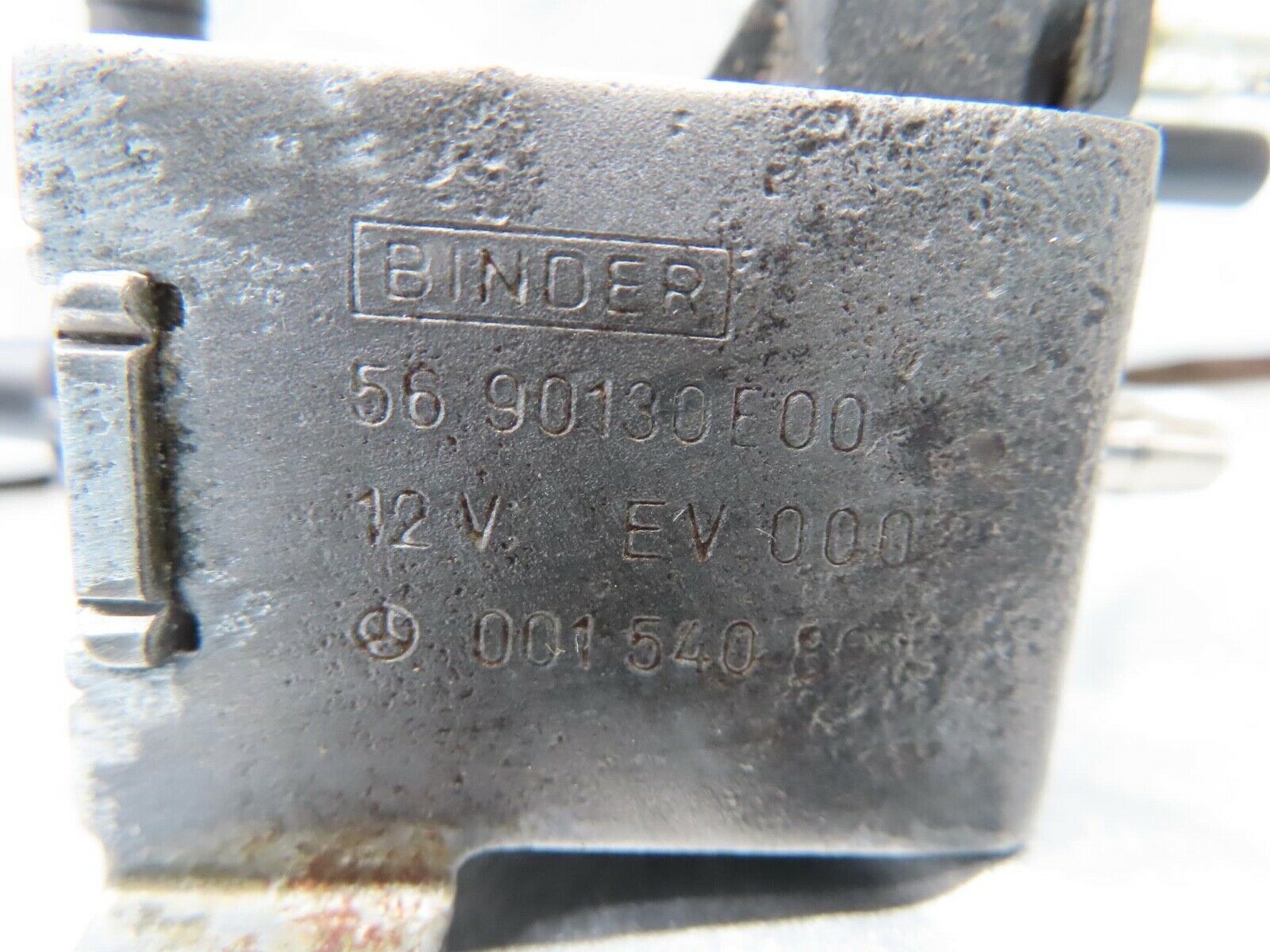 16502 Mercedes-Benz W124 260E Vacuum Control Valve 0015408697