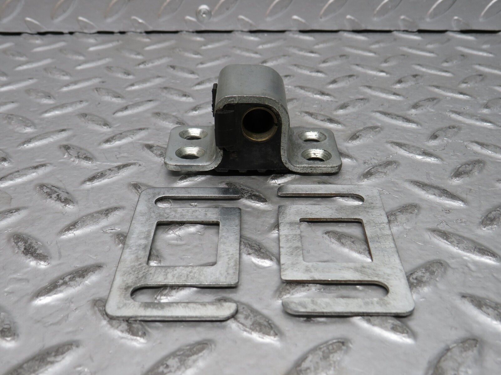 28307 Mercedes-Benz S123 240D Wagon Door Lock Latch Left