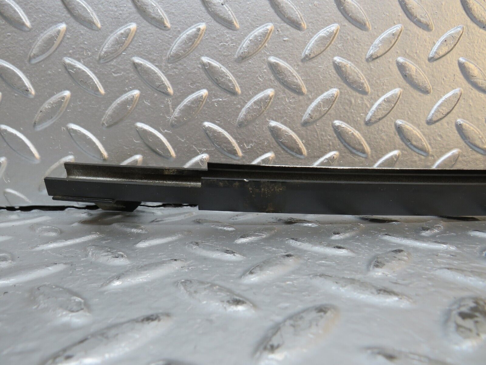 31211 Mercedes-Benz S124 220TE Wagon Rear Left Door Window Channel