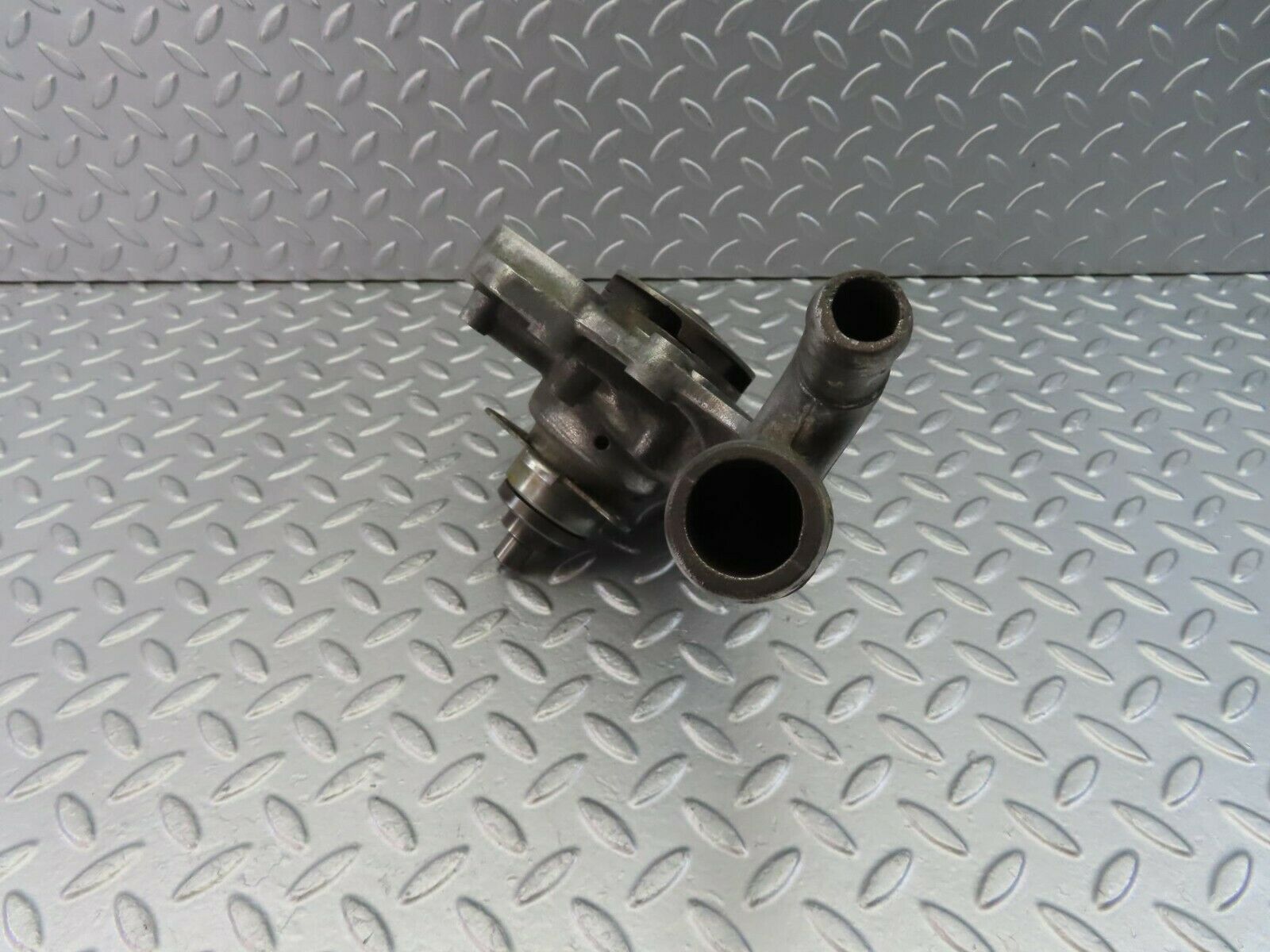 10556 Mercedes-Benz W201 190E Water Pump 1022012001