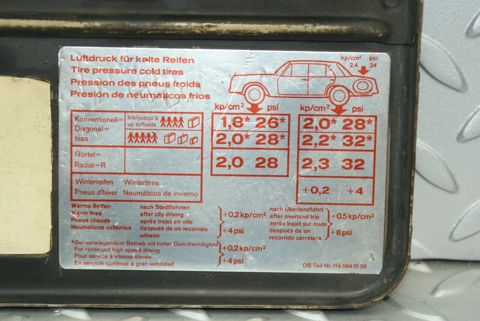 3127 Mercedes-Benz W115 220D Fuel Tank Flap Cap 1145840139