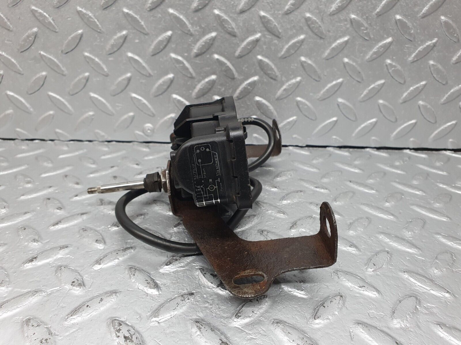 41114 Mercedes-Benz W126 300SE Headlight Wiper Motor Left 1268205142