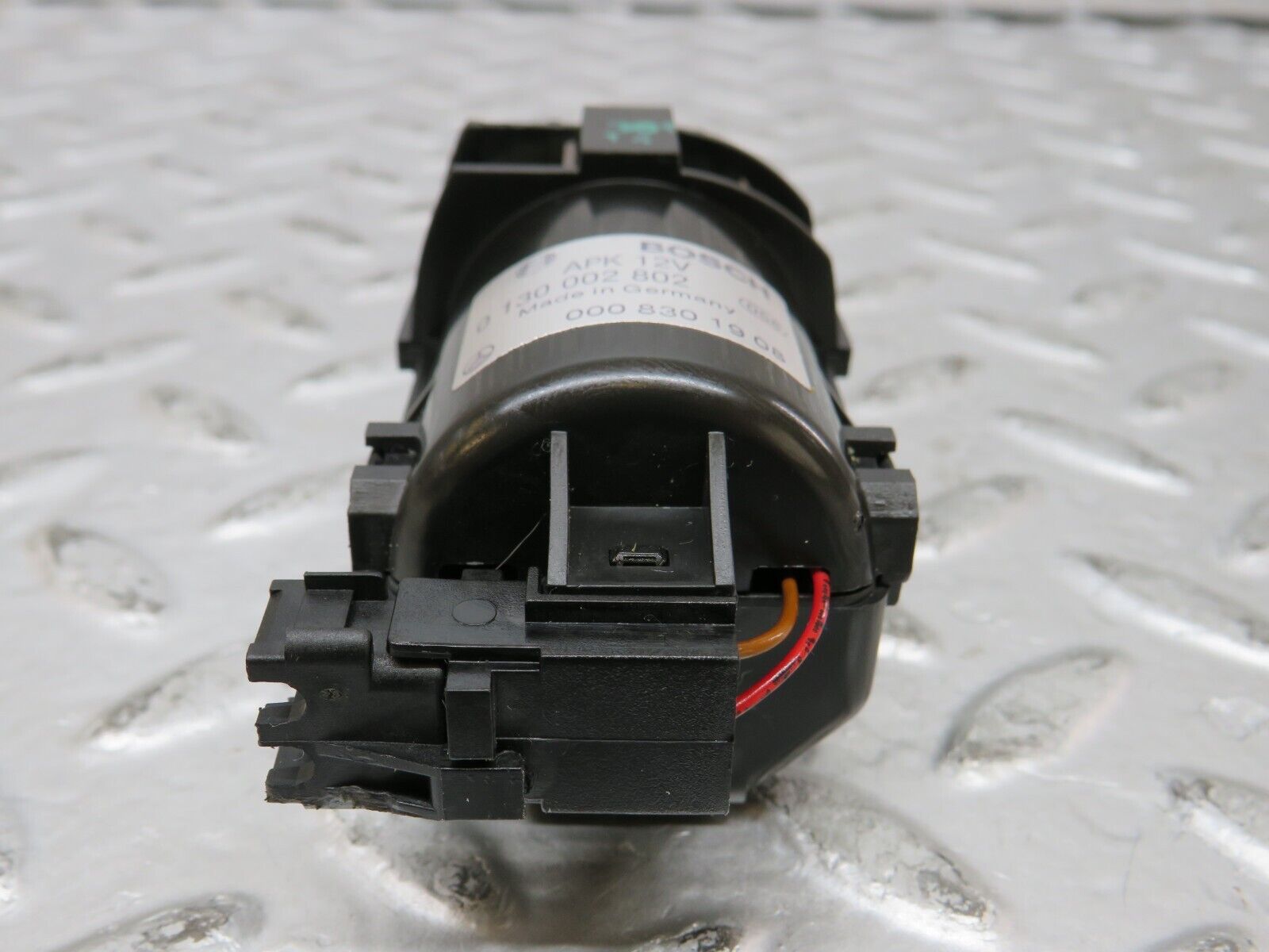 26564 Mercedes-Benz C124 220CE Coupe Temperature Sensor 0008301908 0130002802