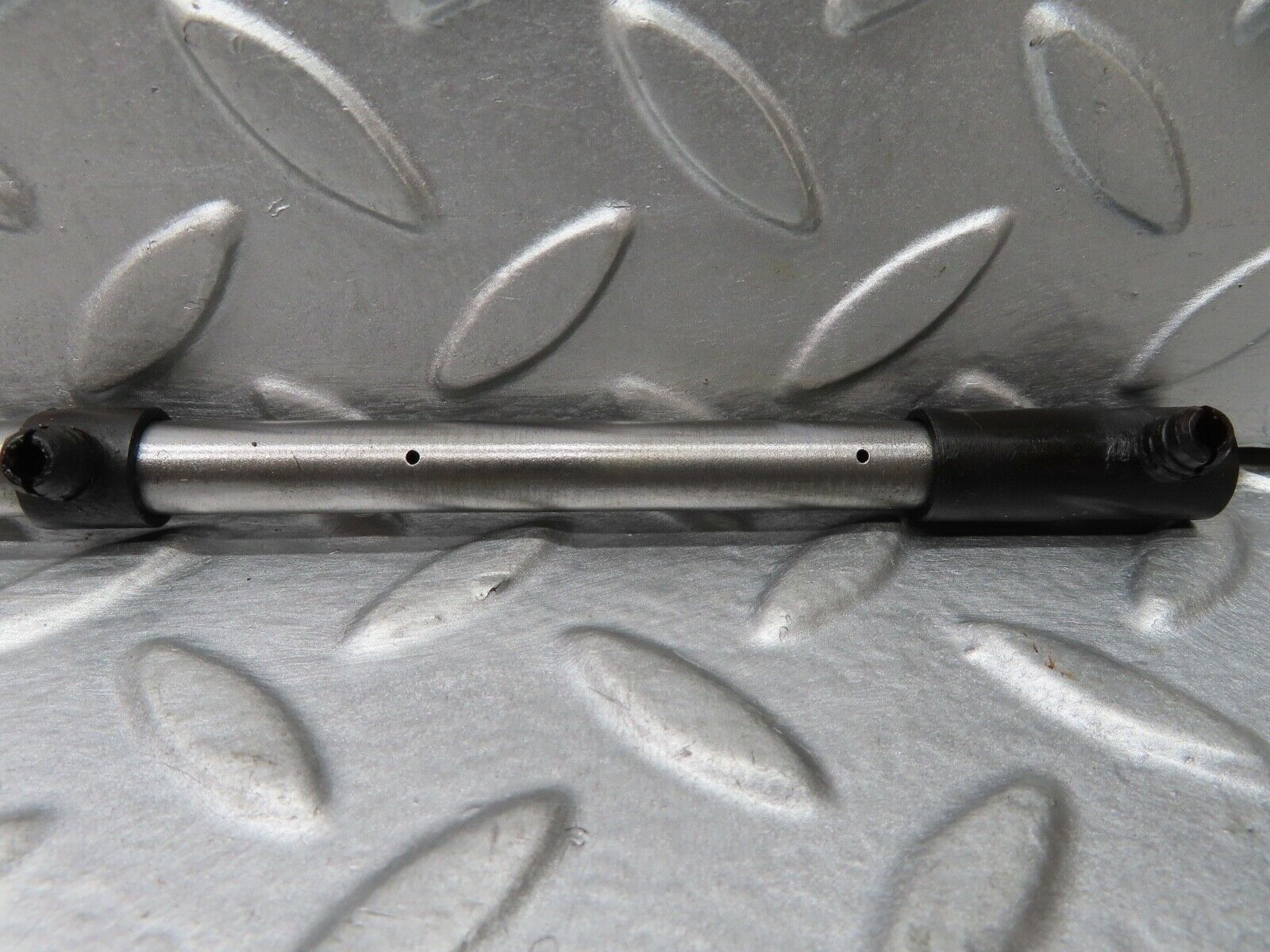 17790 Mercedes-Benz W116 450SEL Camshaft Oil Tube