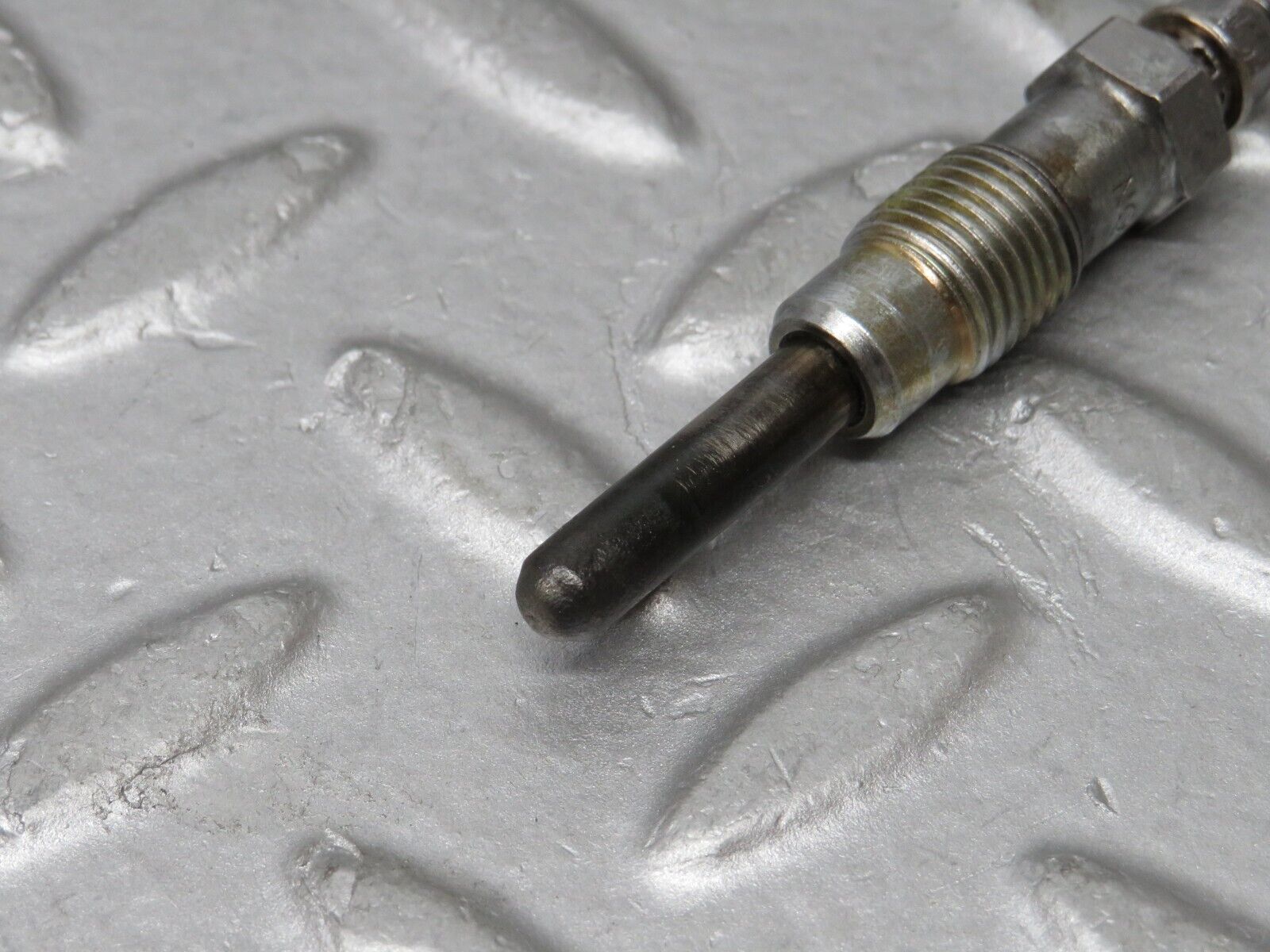 35889 Mercedes-Benz 240D OM616.912 Glow Plug NGK Y-902R