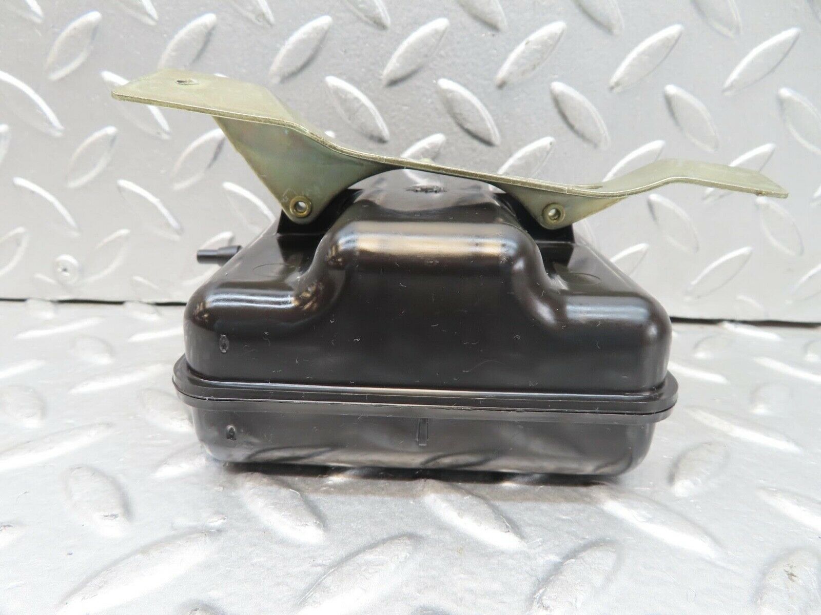 15083 Mercedes-Benz W140 S320 Air Vacuum Expansion Tank 1298050019