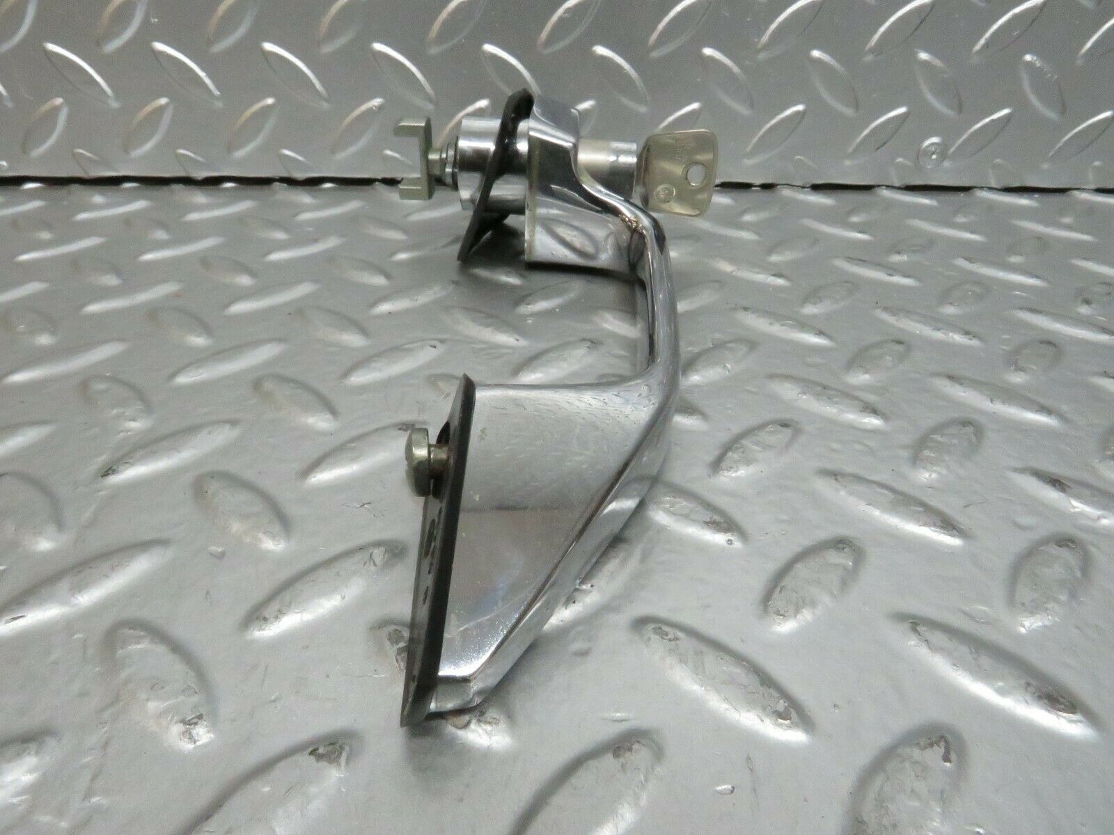 23714 Mercedes-Benz W114 280E Exterior Door Handle Front Right Key 1157600601