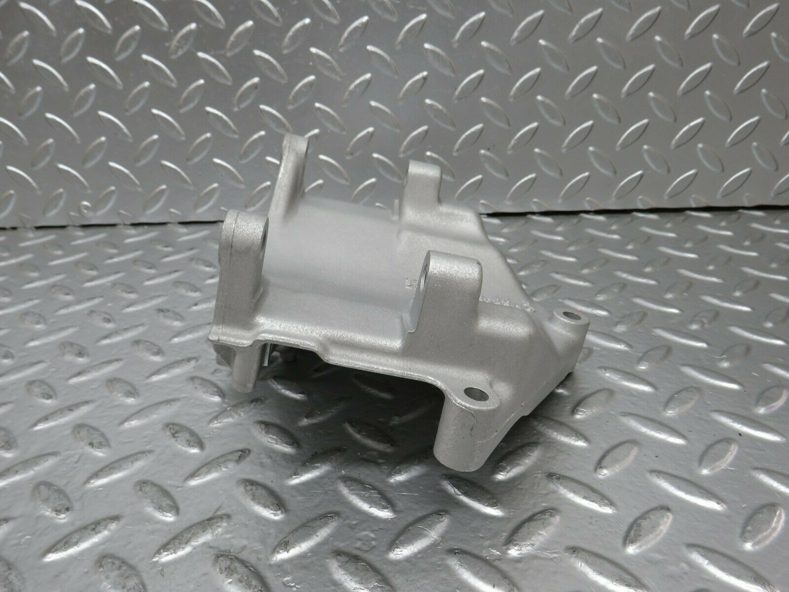 24346 Mercedes-Benz S124 220TE Wagon AC Compressor Support Bracket 1111550135