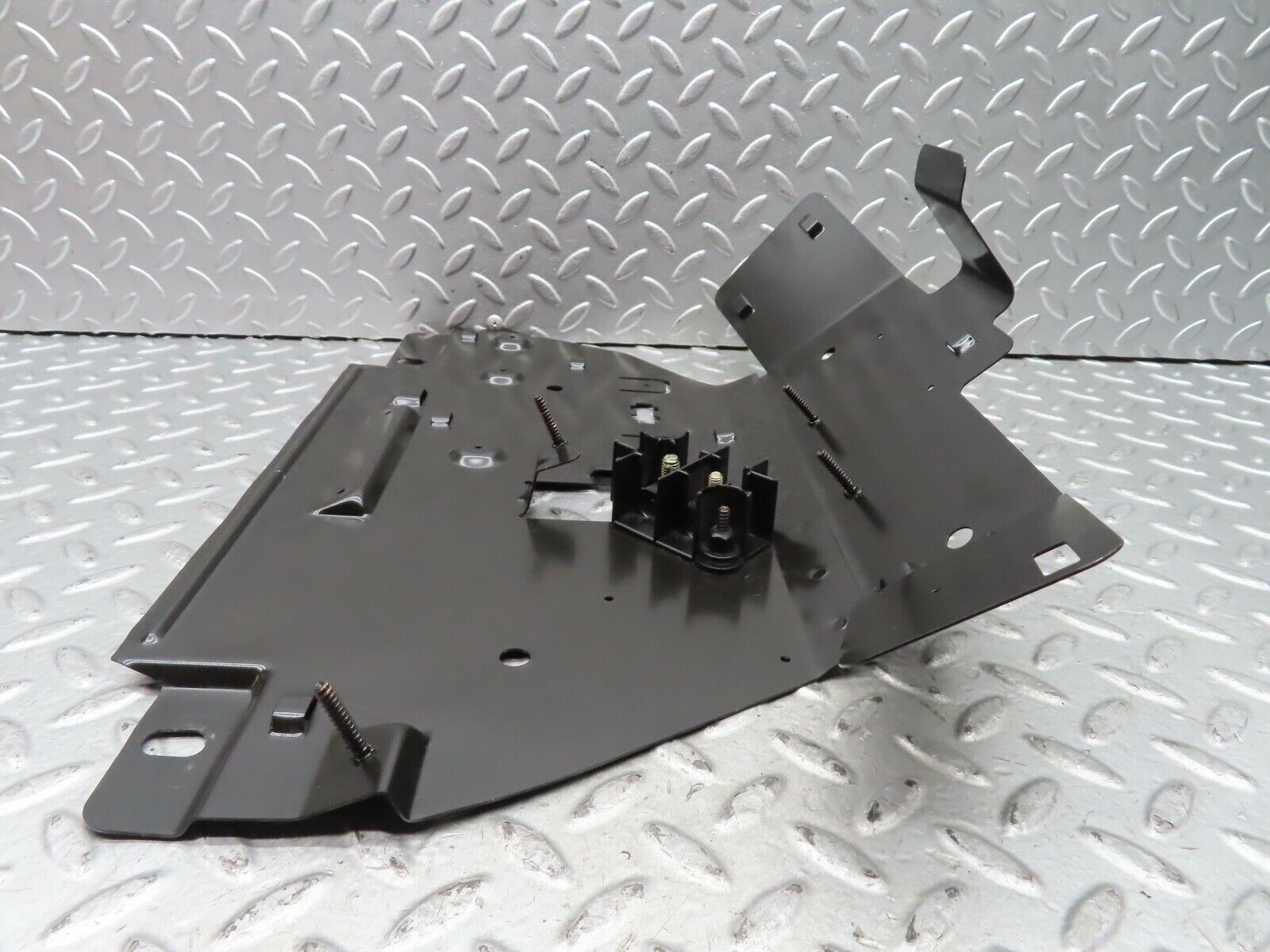 19693 Mercedes-Benz C140 CL420 Coupe Trunk Fuse Relay Bracket Holder