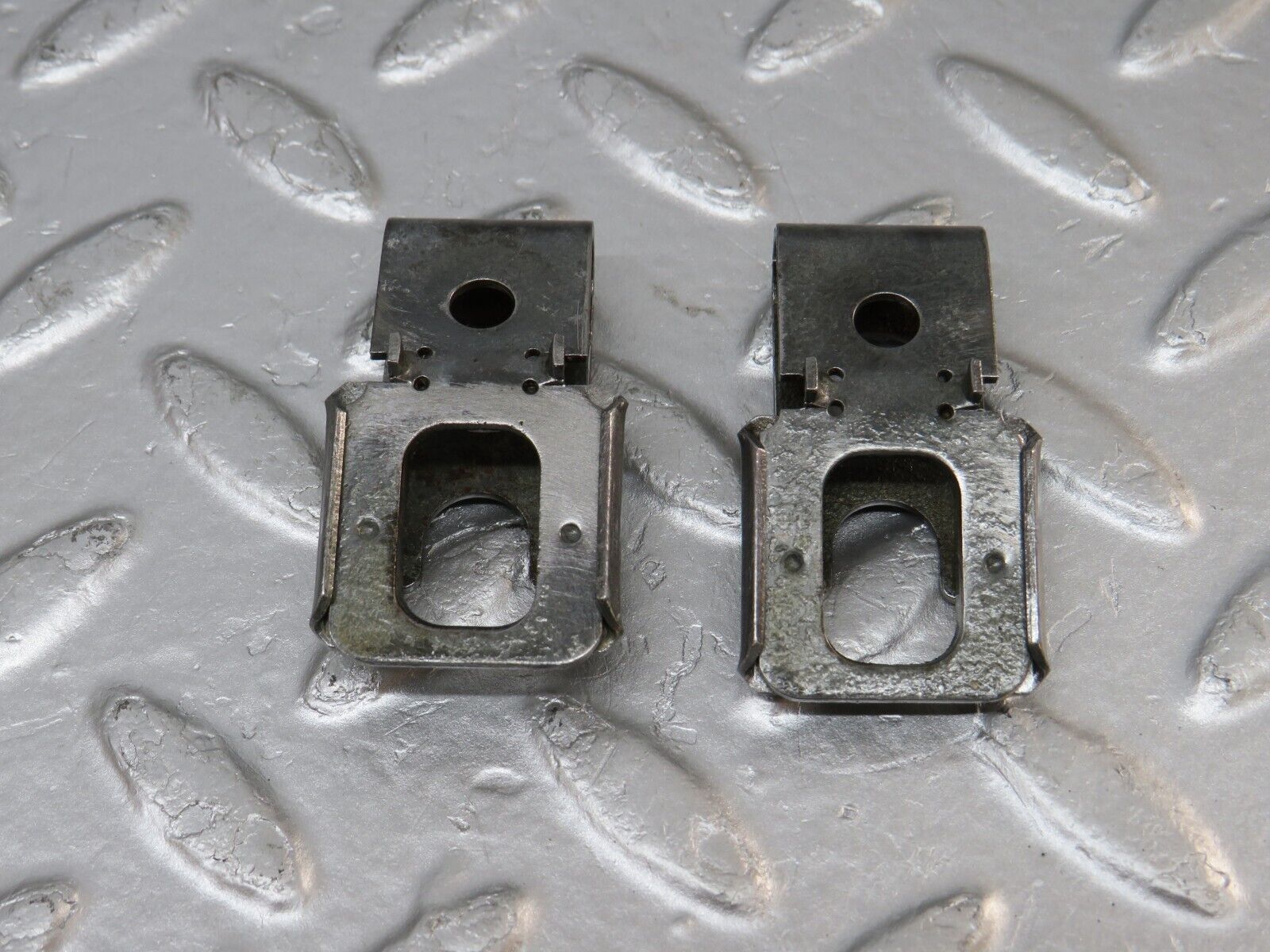 34481 Mercedes-Benz C126 380SEC Coupe Fuel Injector Bracket