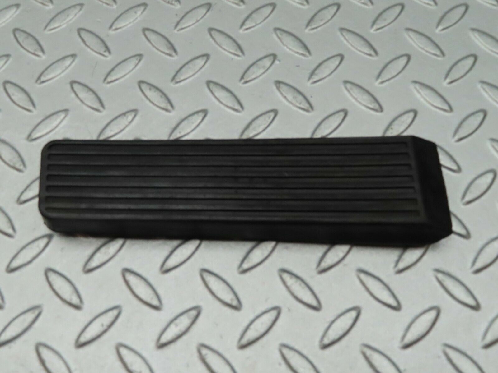 3936 Mercedes-Benz S123 200T Wagon Accelerator Pedal Rubber 1233010082