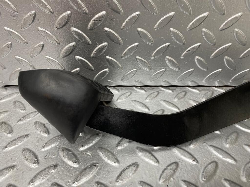 27766 Mercedes-Benz S124 300TE Wagon Brake Pedal With Rubber 1232910082