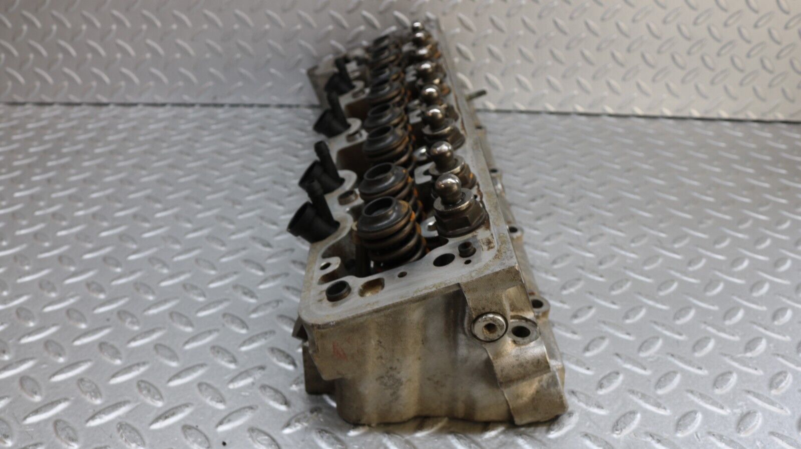 37171 Mercedes-Benz C126 420SEC Coupe Cylinder Head Right Side 1160163901