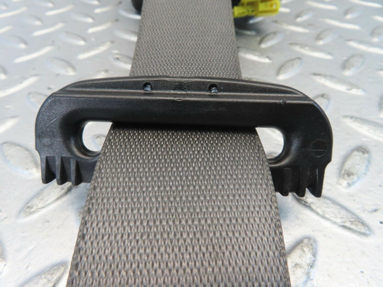 11214 Mercedes-Benz W221 S320 Rear Left Seat Belt 2218600385