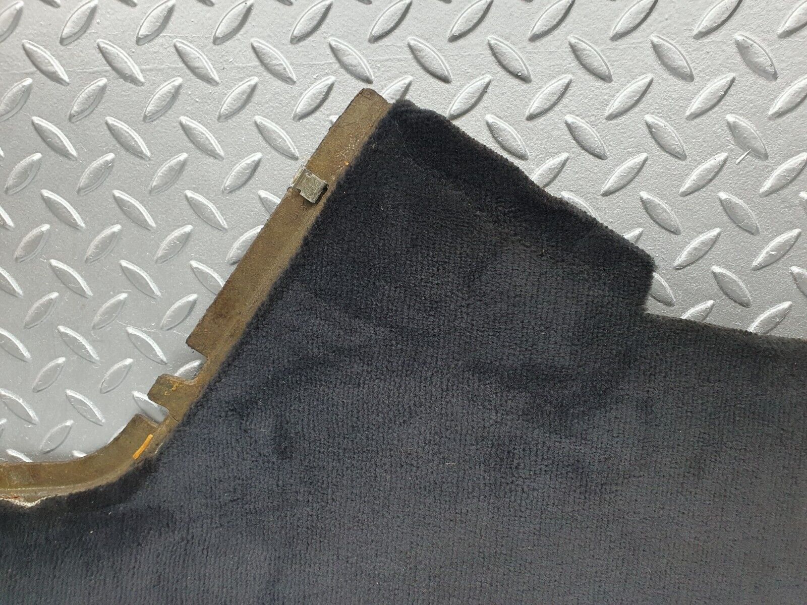 40720 Mercedes-Benz W123 300D Centre Console Carpet Right Side Black