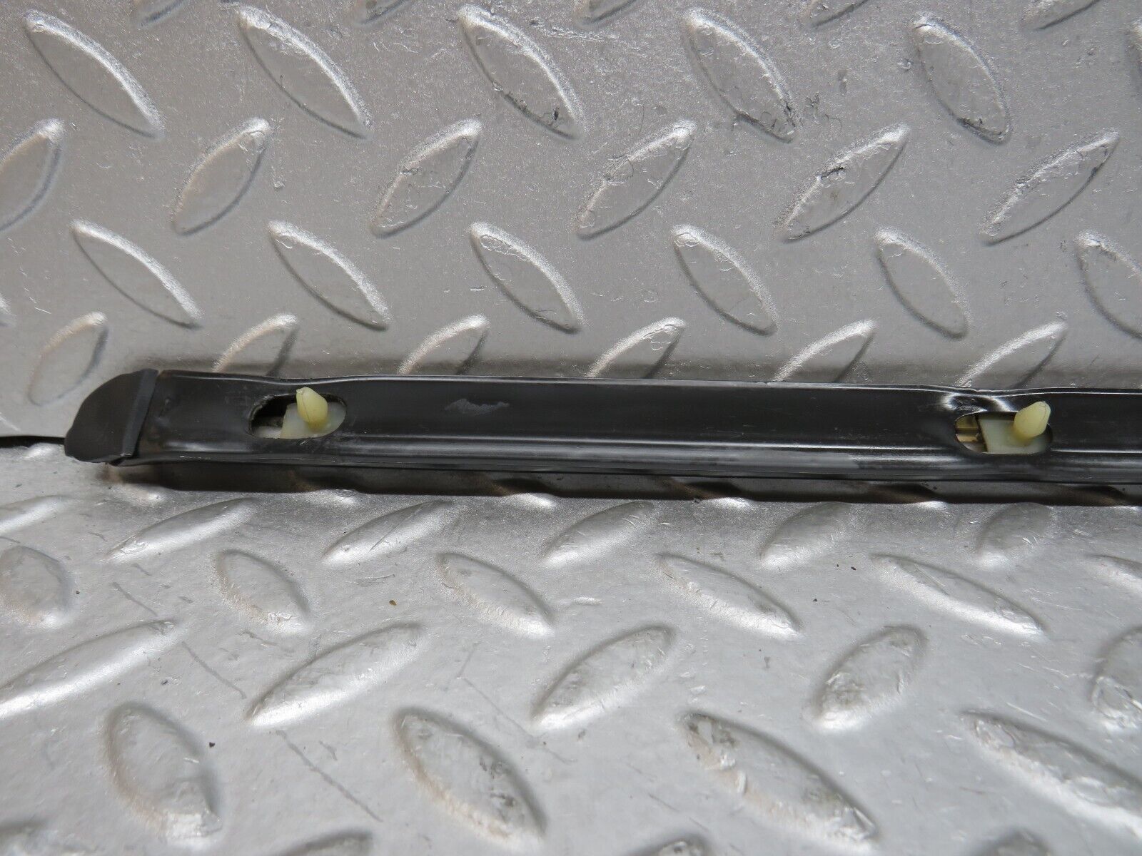 37435 Mercedes-Benz W109 300SEL Front Left Door Centre Moulding Trim