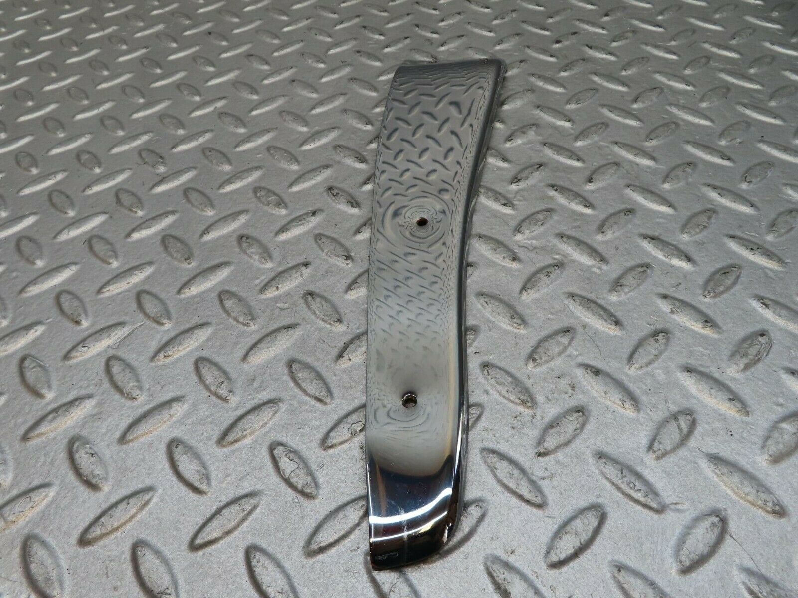 16598 Mercedes-Benz C107 380SLC Left Door Chrome Cover