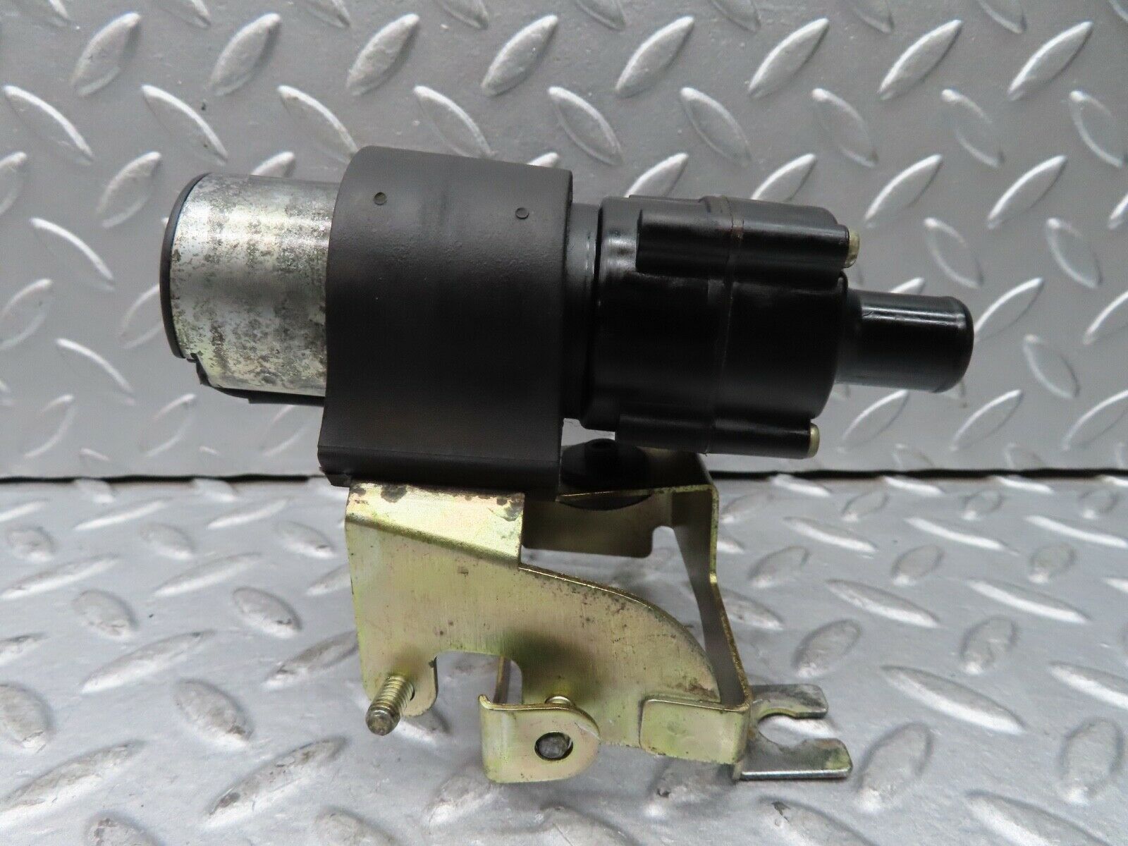 17269 Mercedes-Benz R129 300SL Coupe Heating Water Pump 0018351064