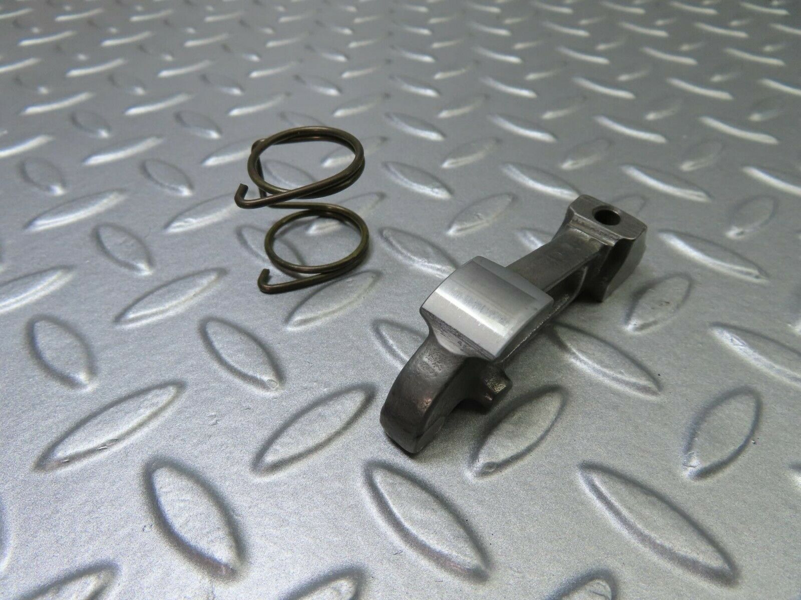 9129 Mercedes-Benz W108 Valve Rocker Arm With Retaining Spring