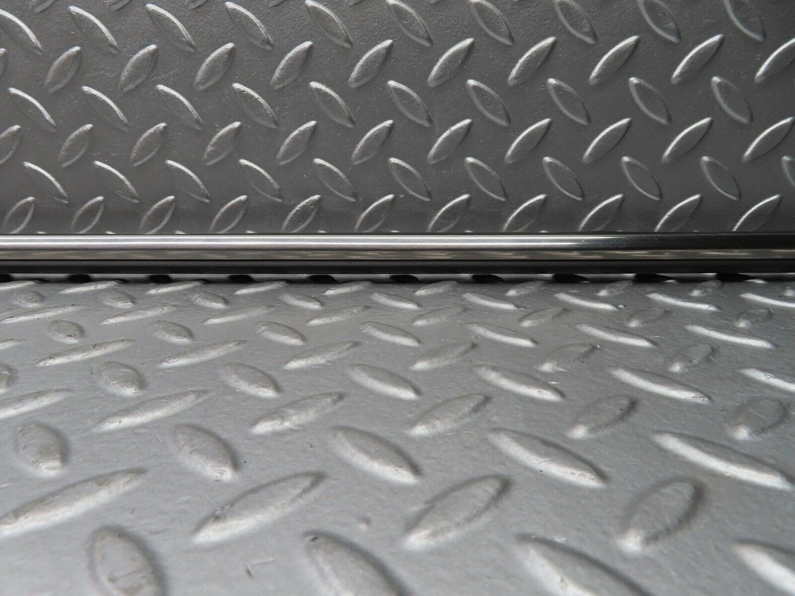 20463 Mercedes-Benz W114 280CE Coupe Rear Left Fender Wing Centre Moulding Trim