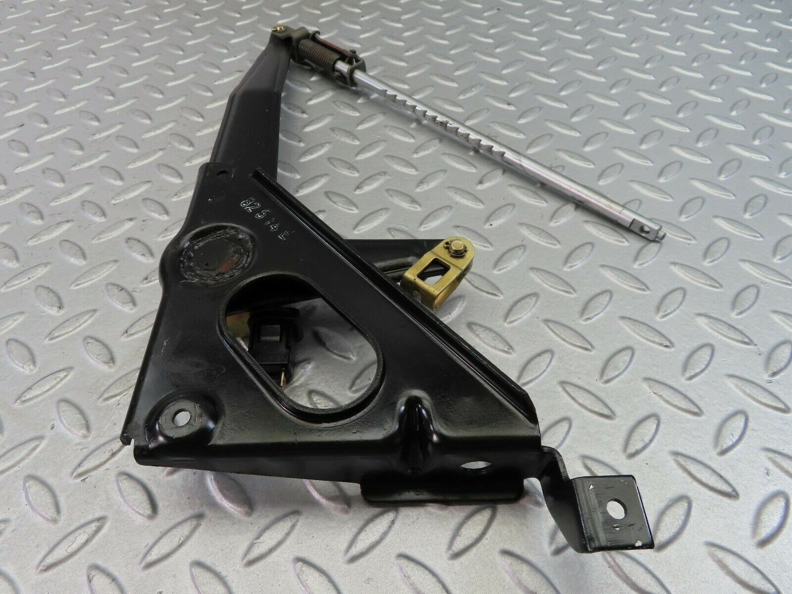 7740 Mercedes-Benz S123 230TE Wagon Handbrake Regulator