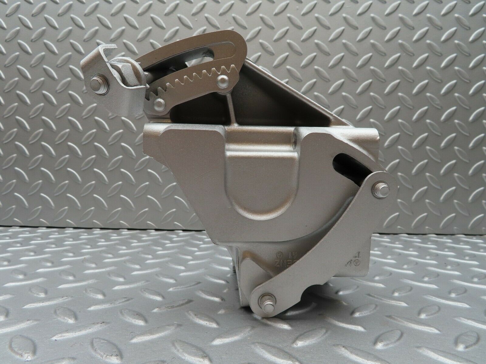 3892 Mercedes-Benz S123 200T Wagon Power Steering Pump Bracket 1234660241