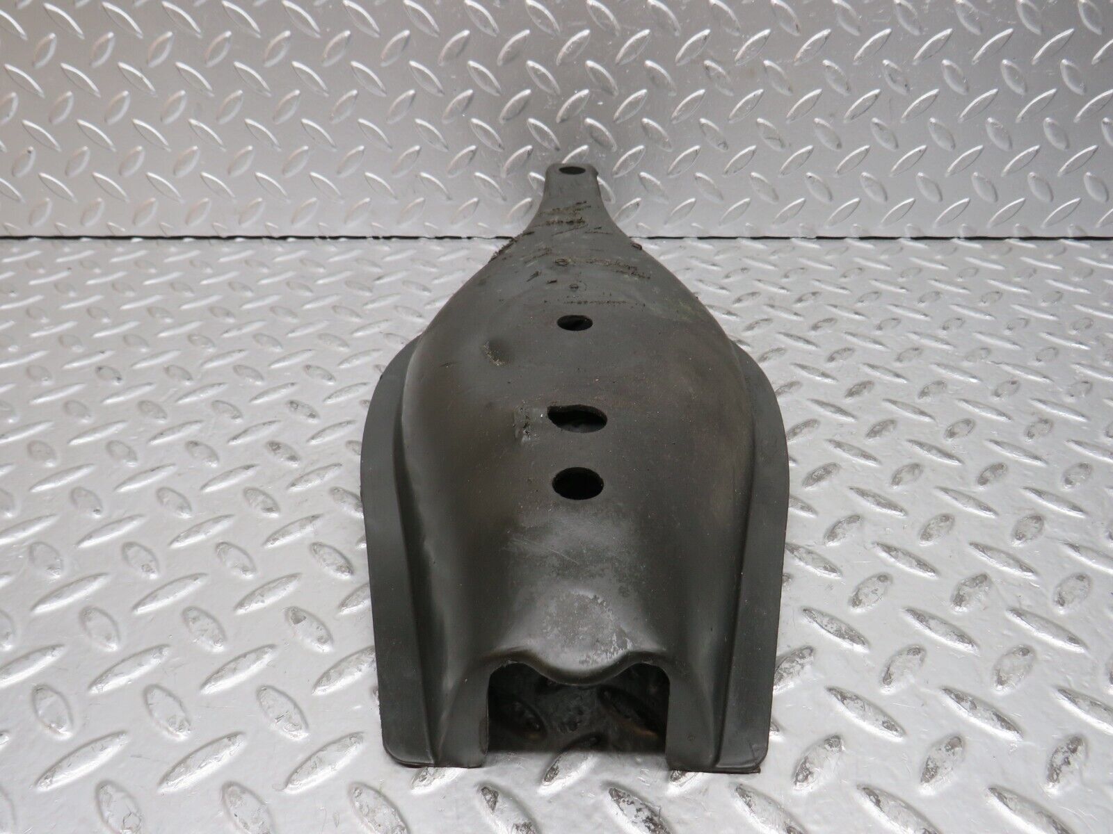 29031 Mercedes-Benz C124 320CE Coupe Rear Control Arm Cover 1293520188