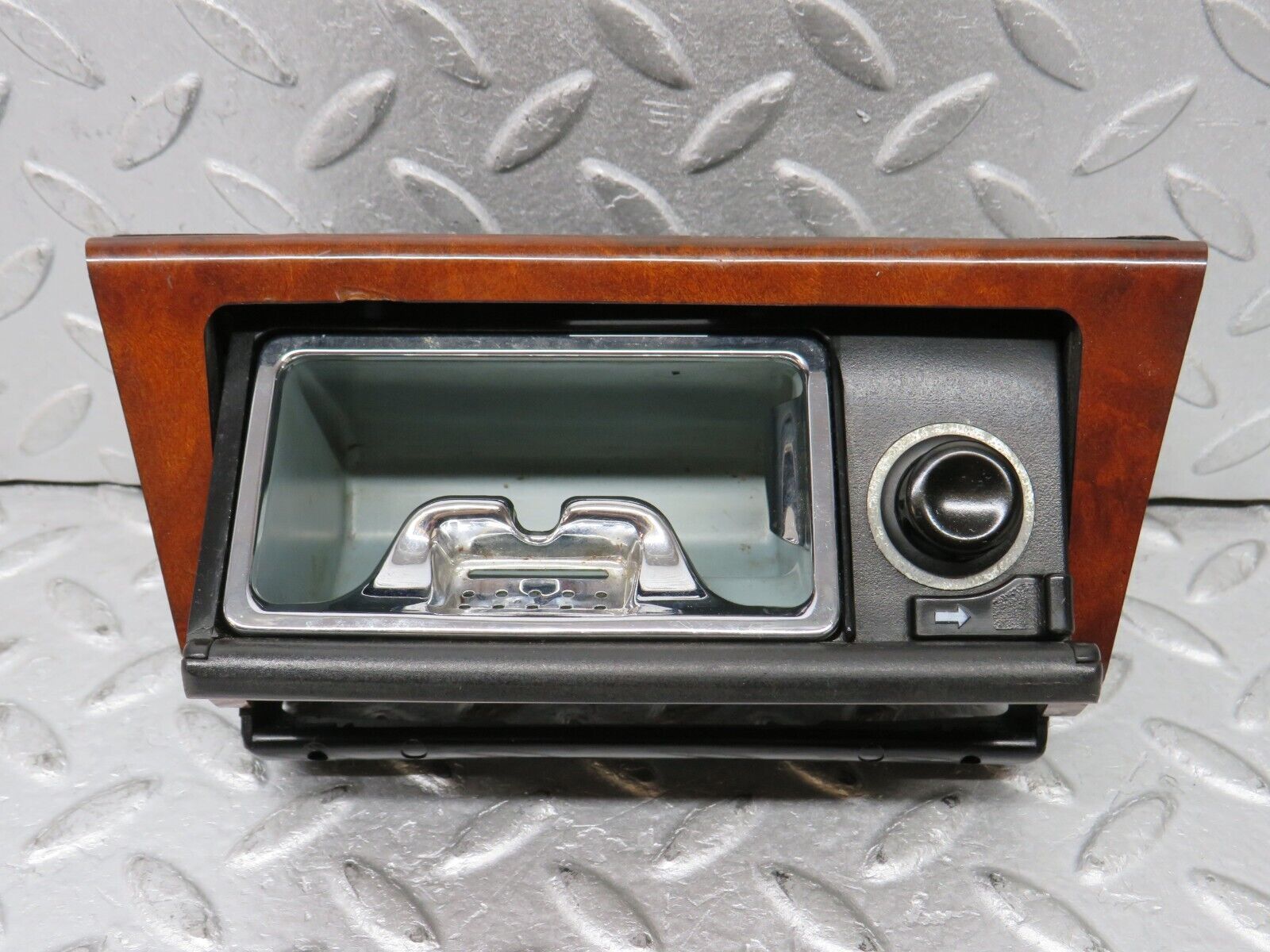 37925 Mercedes-Benz A124 320E Cabriolet Centre Console Ashtray Wood Finish