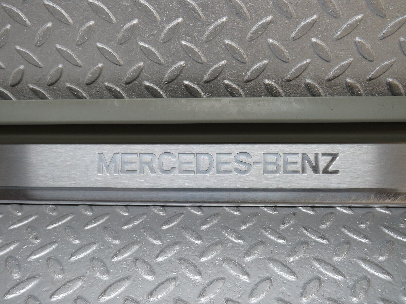 39522 Mercedes-Benz R129 320SL Coupe Right Door Sill Grey