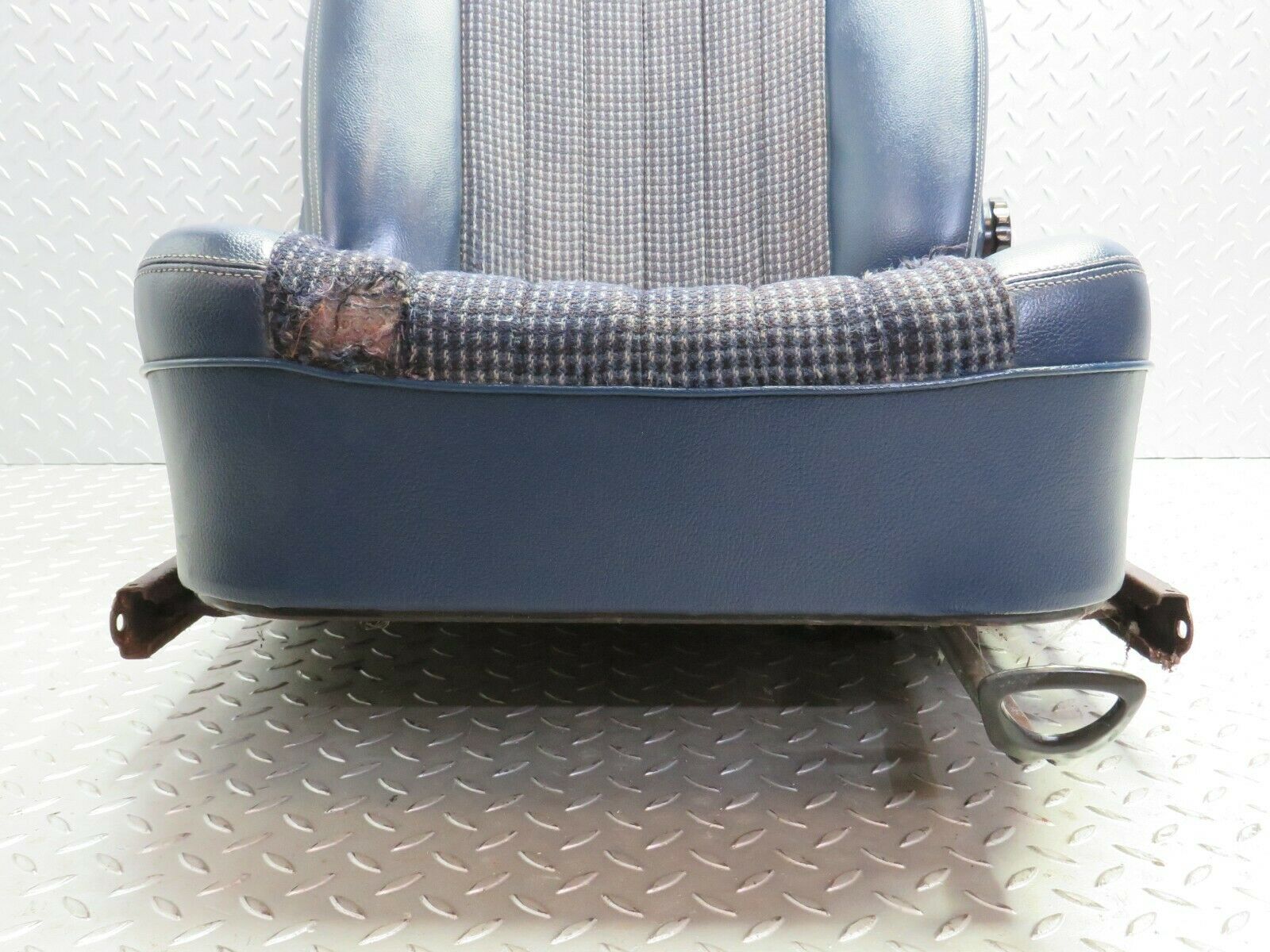 23760 Mercedes-Benz C107 450SLC Coupe Front Right Seat Blue Half Leather