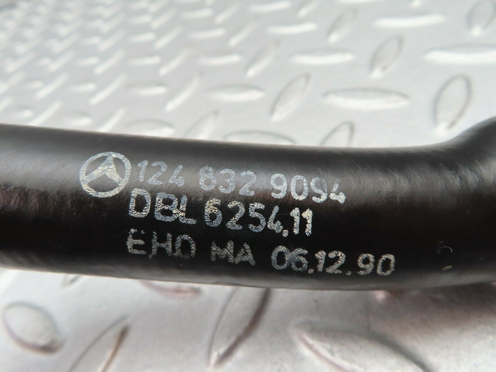5477 Mercedes-Benz W124 230E Water Hose Pipe 1248329094