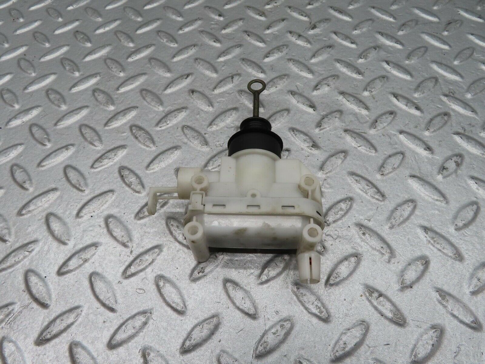 14551 Mercedes-Benz W201 190E Front Left Door Lock Vacuum Actuator