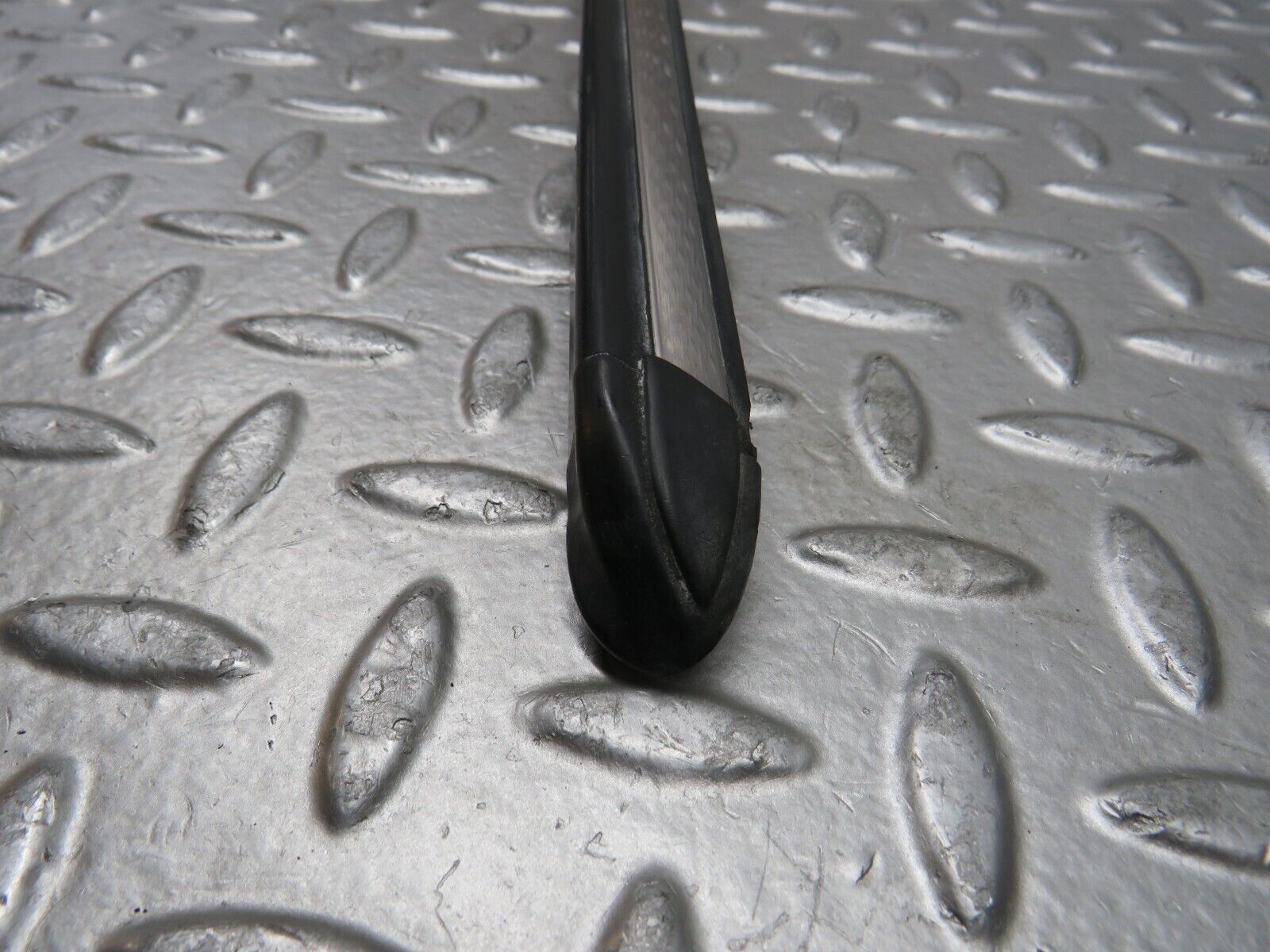 28620 Mercedes-Benz W123 280E Front Right Fender Wing Centre Moulding Trim