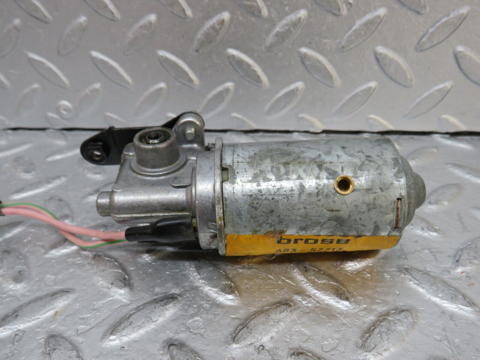 37067 Mercedes-Benz C126 420SEC Coupe Headrest Adjustment Motor Left Side